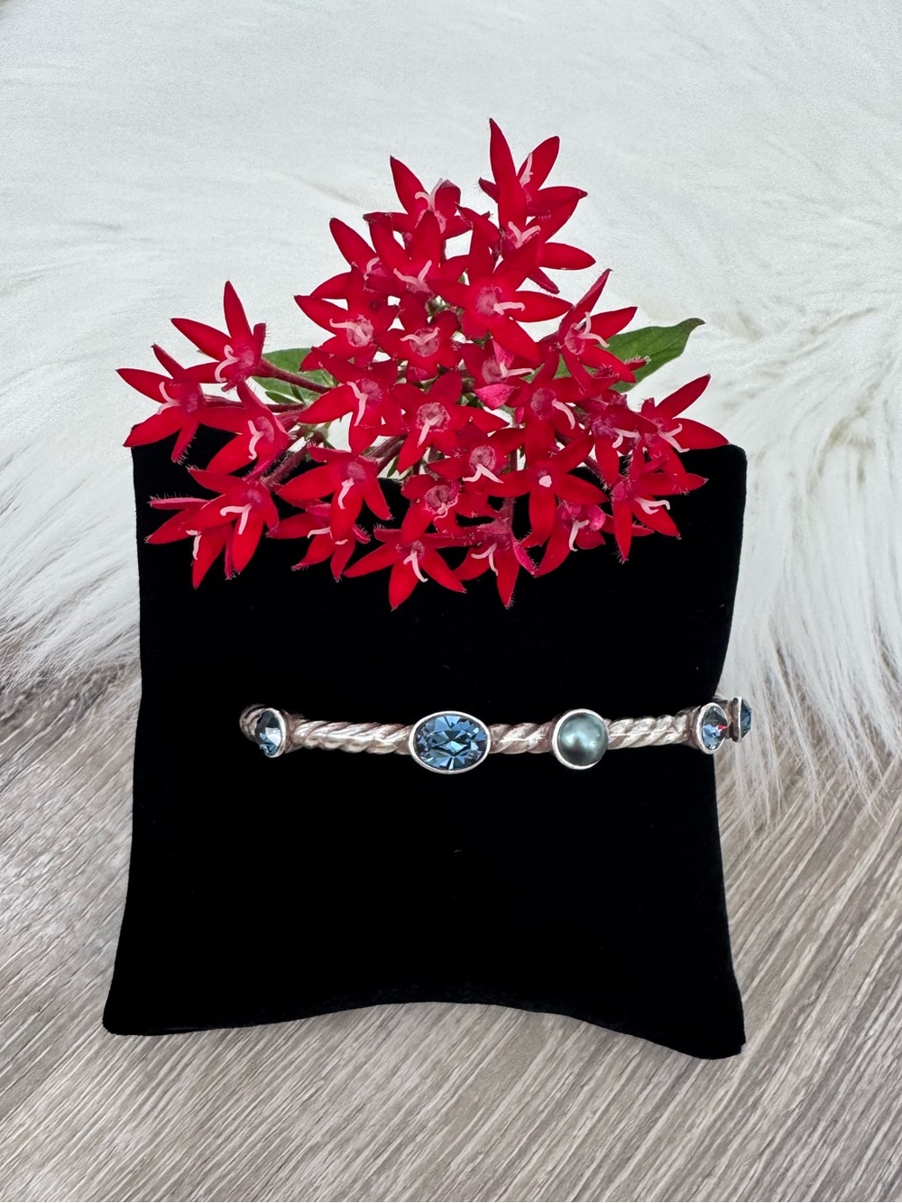 💙 BRIGHTON Monte Carlo Blue Crystals & Faux Pearls Hinged Bangle